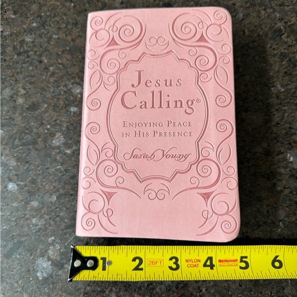 Jesus Calling Daily Devotional Pink Imitation Leather with Scripture References - Picture 6 of 6